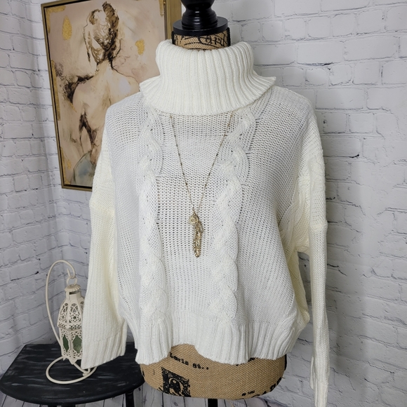 Sweaters - White knit turtleneck sweater
